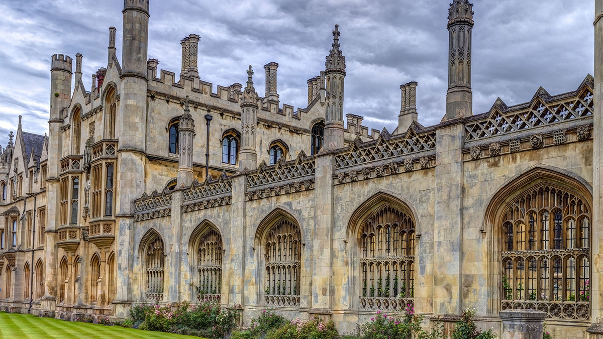 The oldest university in britain is. Кембриджский университет в Англии. Кембриджский университет Кембридж. Университет в Кембридже 1209. Университеты Англии Кембридж университет.