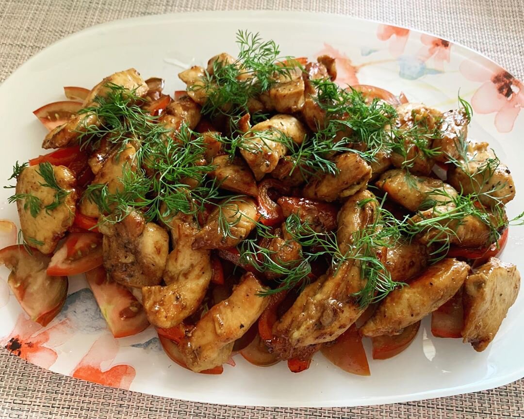 КЭММИ GROUP – Теплый салат с курицей, сельдереем и пастой