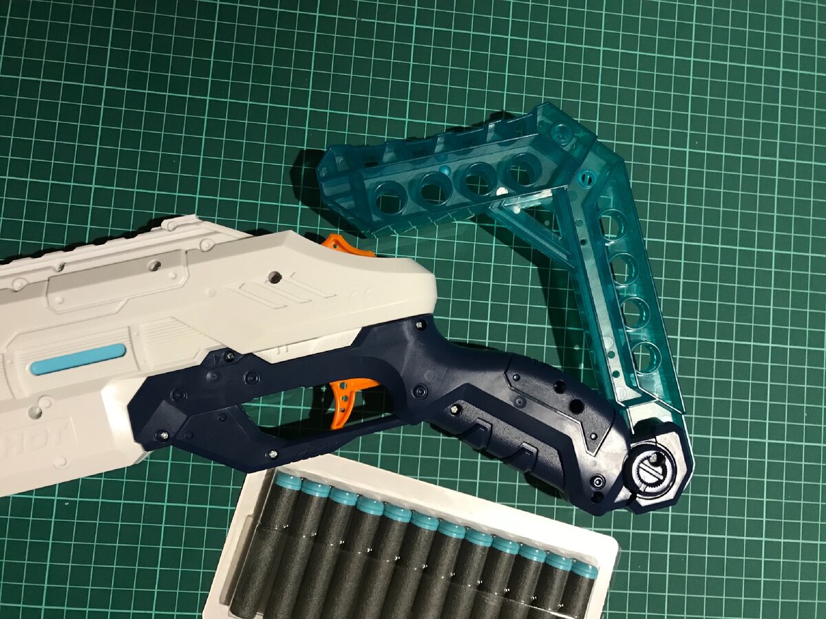 У бластера есть убирающийся приклад, мелочь, а приятно