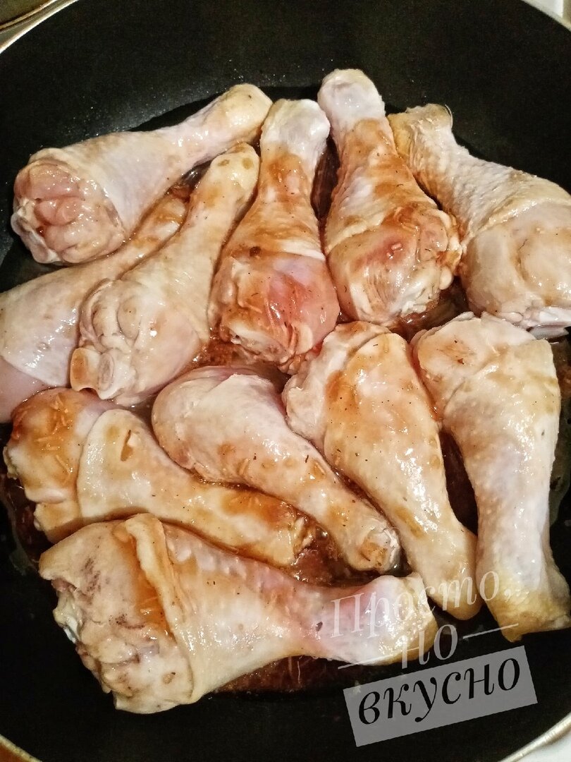 Куриные крылышки в карамельно-соевом соусе.