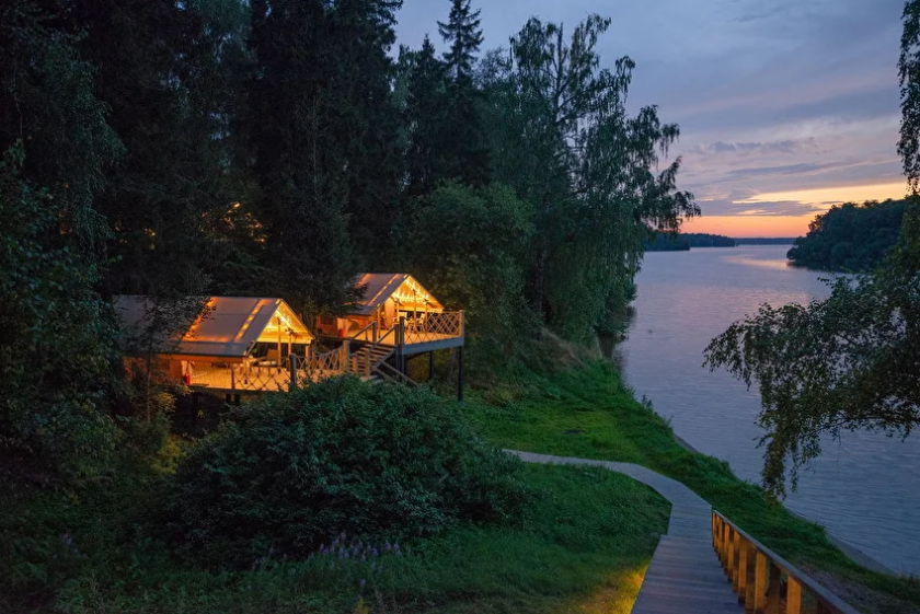 Глэмпинг «Под небом»