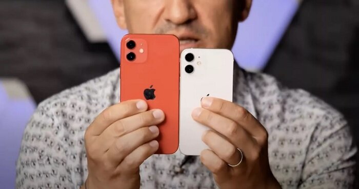 Фото: https://www.theverge.com/2020/10/28/21539108/iphone-12-mini-hands-on-video-size-comparison