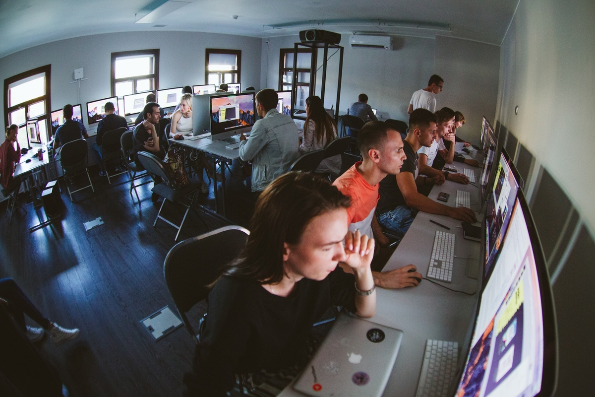 московская школа кино режиссура. логотип индустрия школа кино. школы кино и телевидения фёдора бондарчука. индустрия бондарчук. киношкола бондарчука.