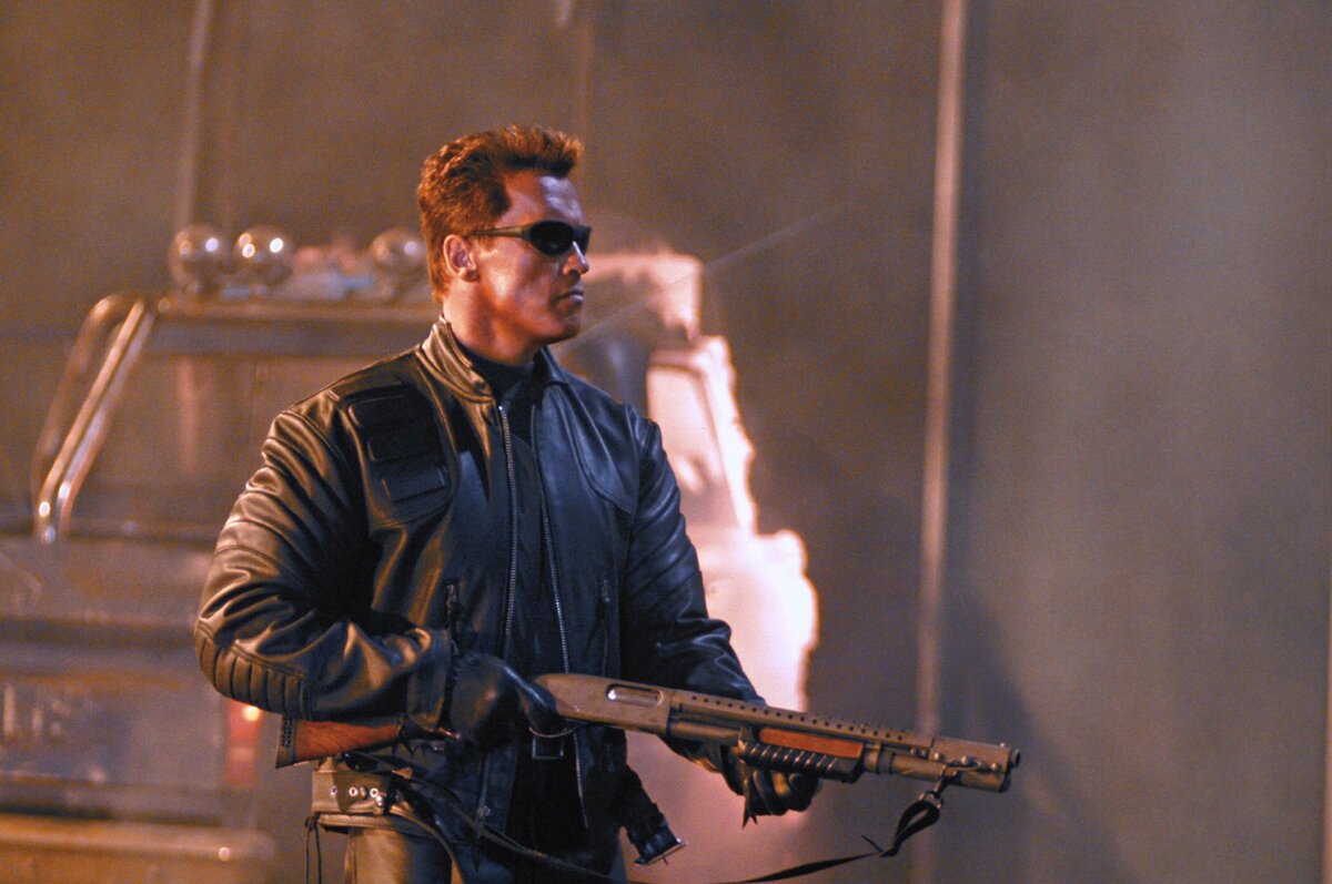 Как-то так. Хотя этот кадр уже из третьей части Терминатора, которая уже «не торт». Хотя, если сравнивать с последней...