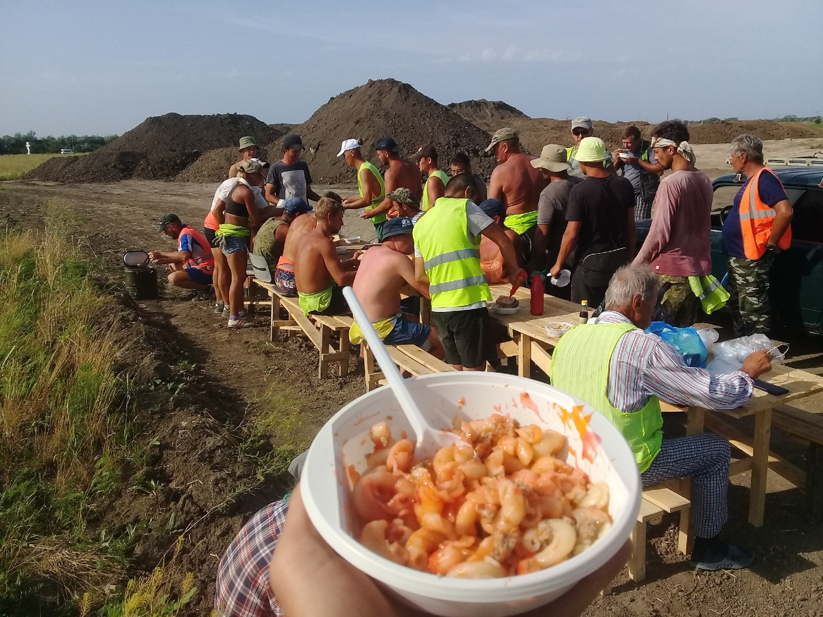 Макароны с майонезом.