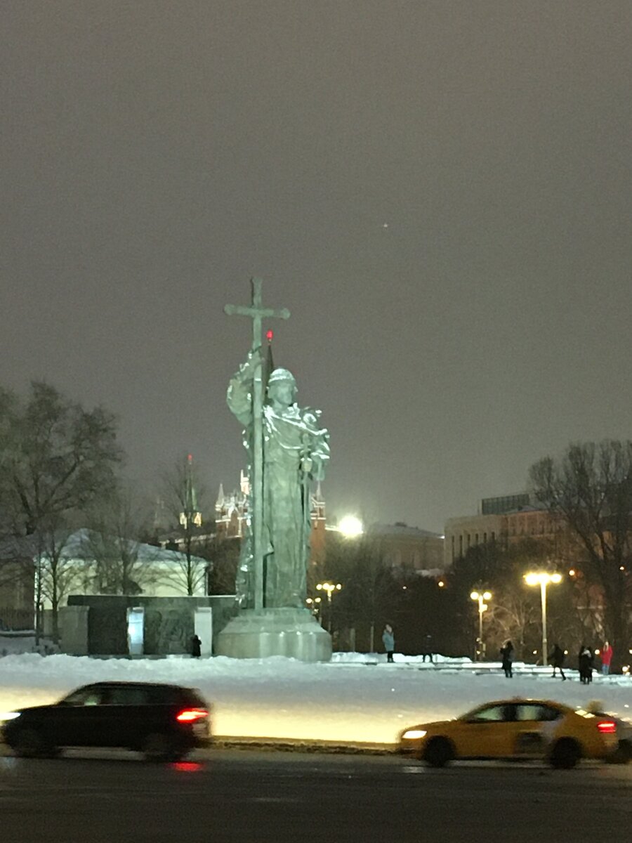 Боровицкая площадь в новогоднем убранстве | O K | Дзен