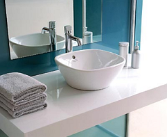 Ремонт в ванной можно смело относить к одному из самых сложных видов работ. Как правило, он предполагает полный демонтаж прежней отделки, напольного покрытия и сантехнического оборудования. Однако снять старую сантехнику оказывается не так просто, как может показаться на первый взгляд.