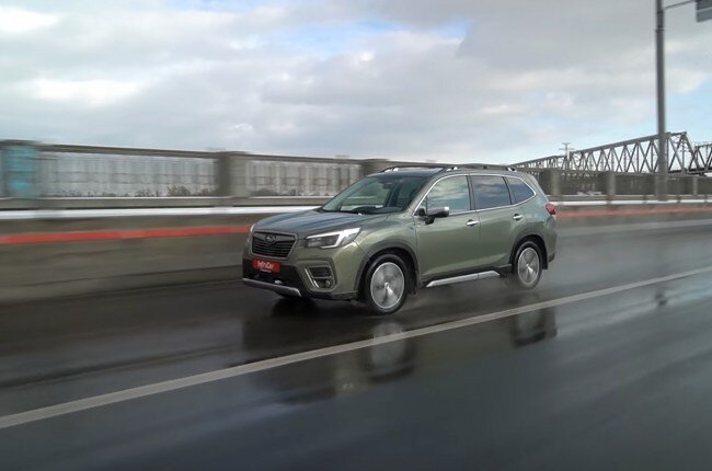 Subaru Forester e-Boxer поведение на дороге