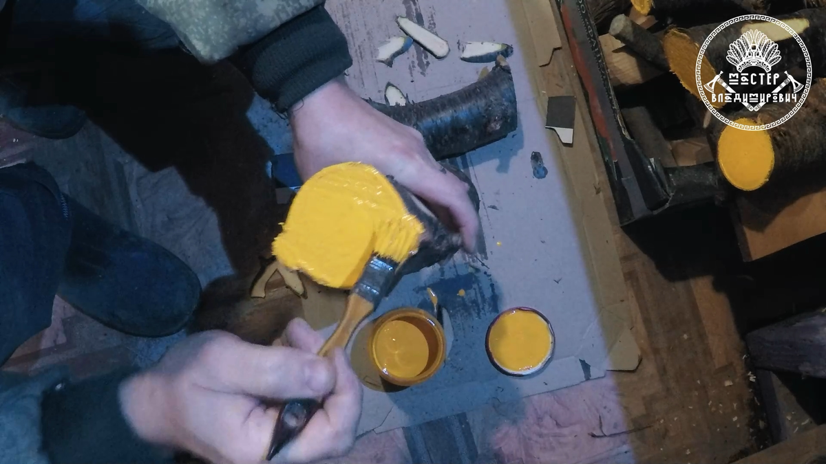 Краску можно любую использовать хоть лак акриловый. Лишь бы она закрыла поры и лишняя влага, в местах спила, быстро не уходила.