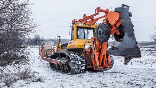 Будем класть! Мужики на тракторах прокладывают «подземный» интернет 👍🚜😎