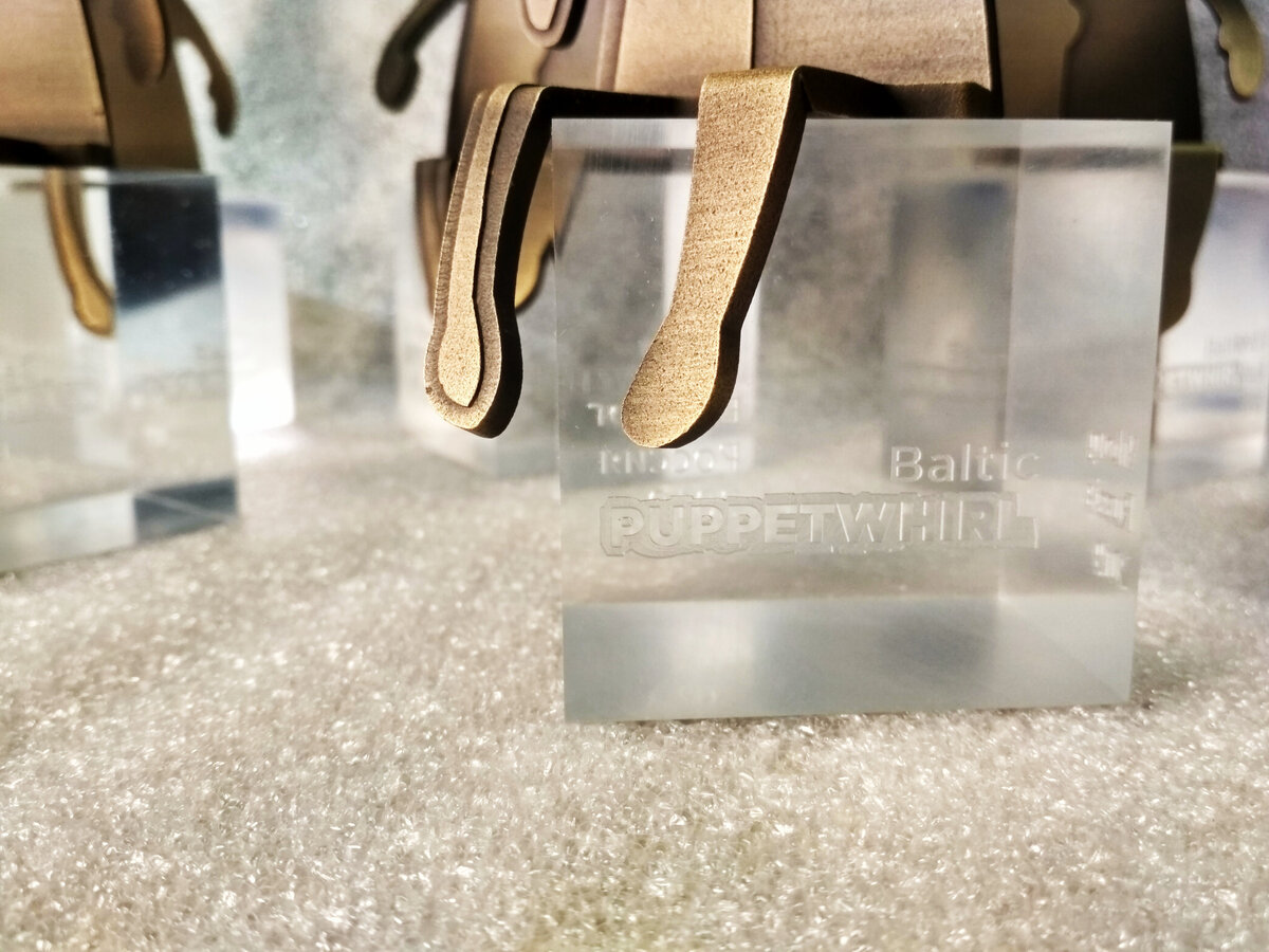 Кубик уже с гравировкой и "сидельцем" или "сидуном"-)