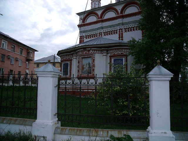 Богоявленская церковь в Соликамске Пермской области , а потом уже края . Основание города - 1430 год . В 1994 году мы уедем туда и проживем там почти 16 лет . Но до этого пока далеко .  Славен город своей самобытностью .