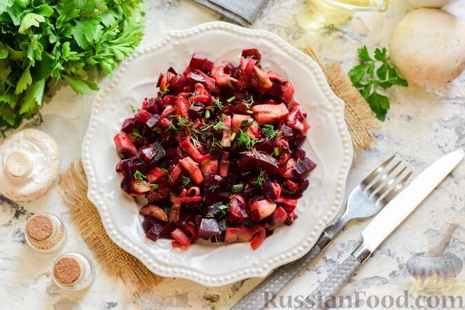 свекла, шампиньоны, лук, чеснок, лимон, сахар, соль, перец, масло растительное