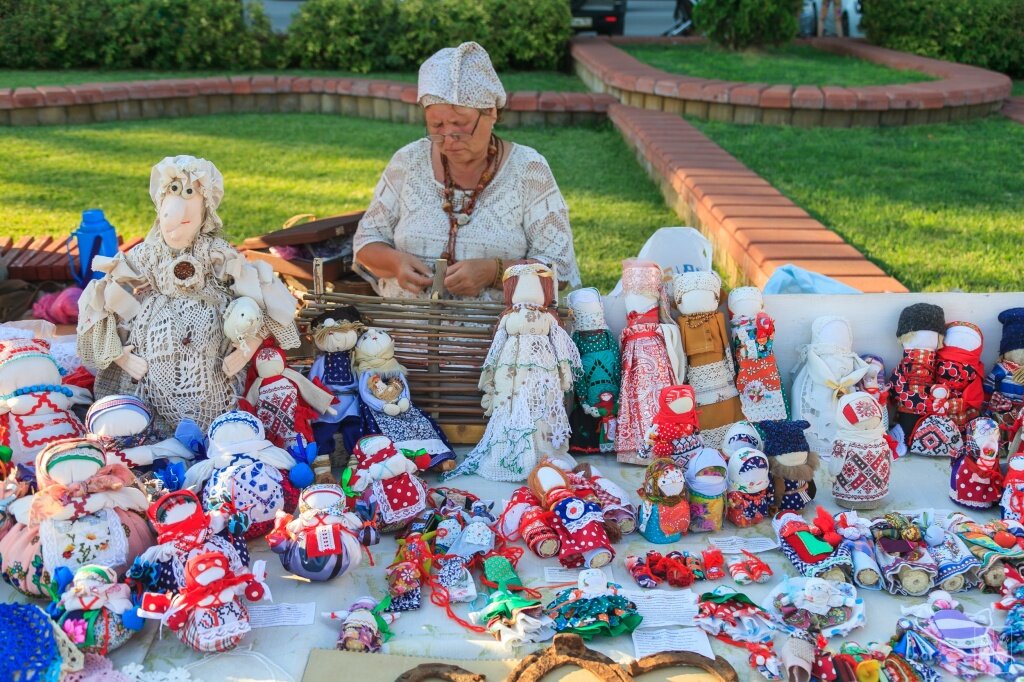 Сувенирные куклы на выставке Ростова-на-Дону