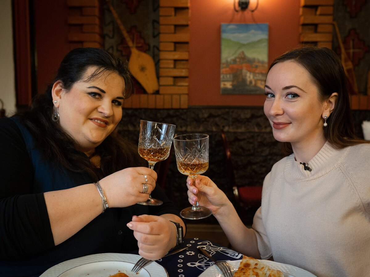 Пьем янтарное вино