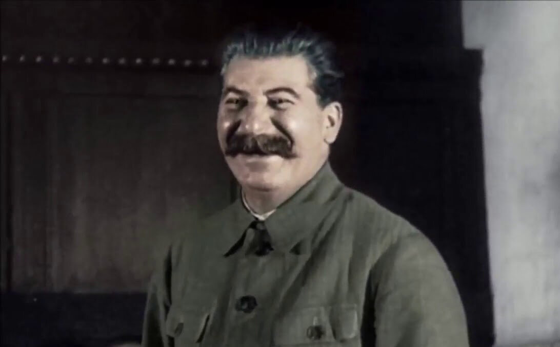 Товарищ Сталин смеется. 