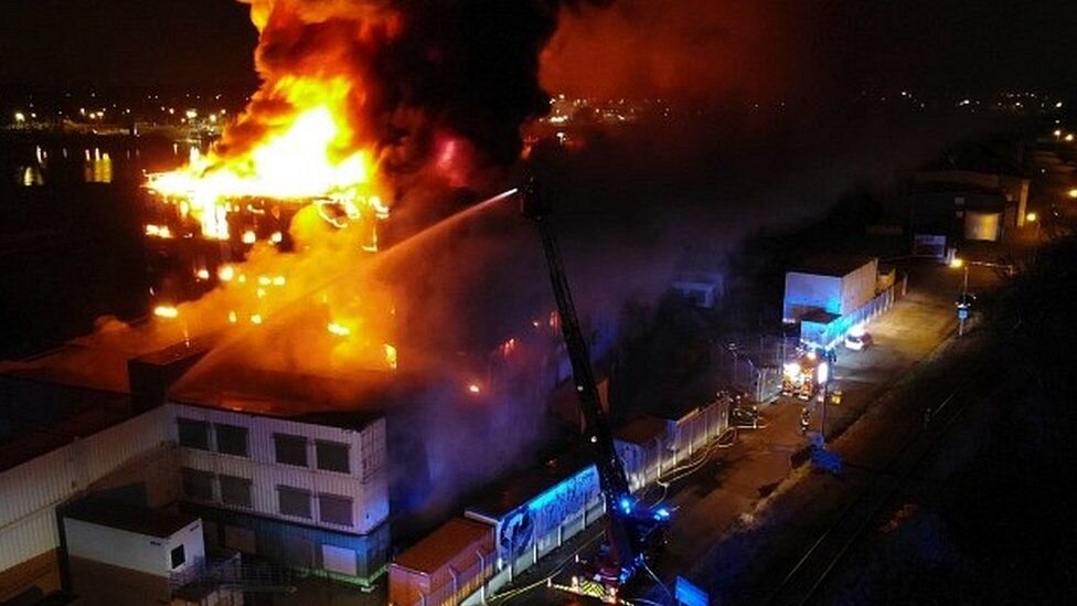 Некоторые данные, хранящиеся в центре, безвозвратно утеряны в результате пожара. 