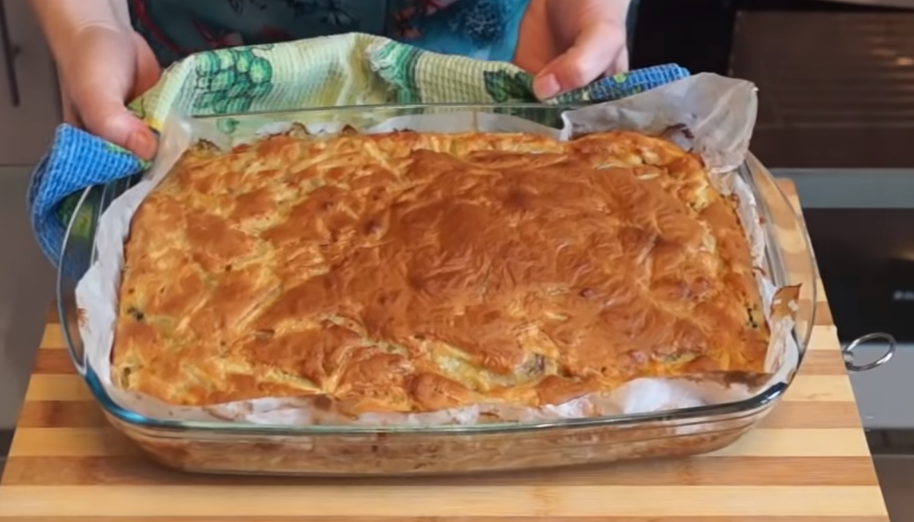 фото: https://vmolo.by/vypechka/rybnyy-pirog-iz-konservov-gorbushi-retsept-s-foto.html