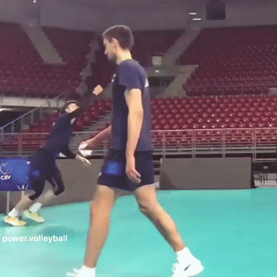 Егор Клюка на подаче