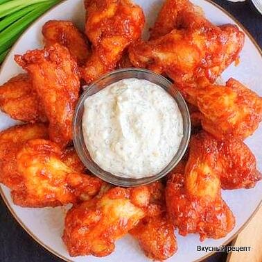 Куриные крылышки с соусом