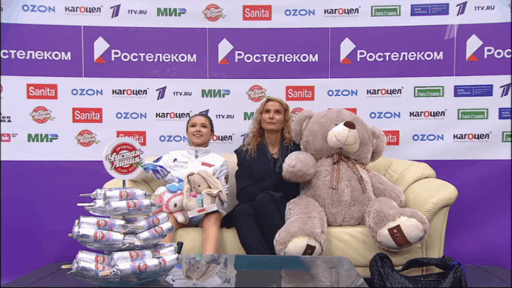 Камила Валиева и Этери Тутберидзе. Фото: гифка автора