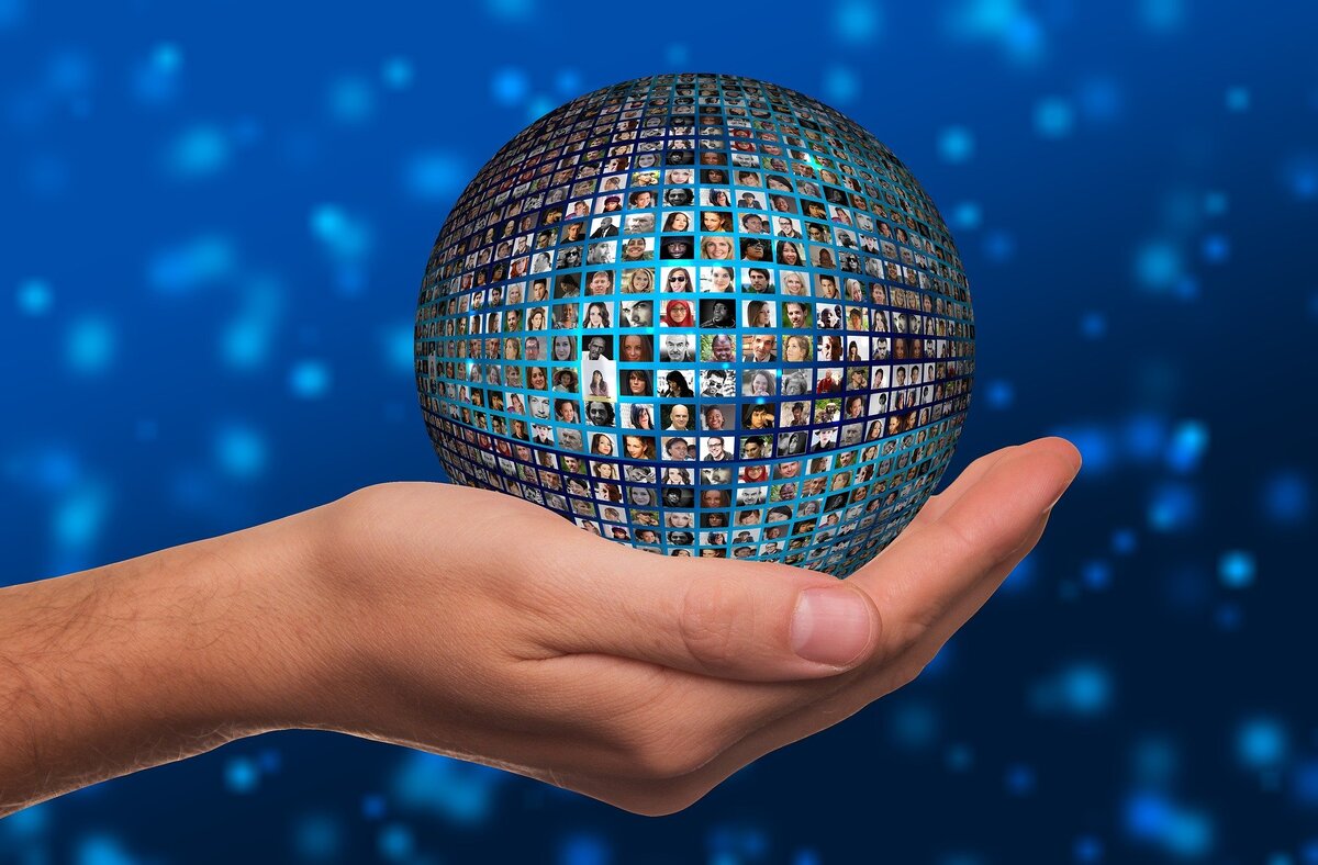 Группа, давая подробную характеристику целевой аудитории и ее потребностей, опирается на мнение только одного человека. Как правило, кто-то из близких друзей или родственников. Это «Проект для одного»