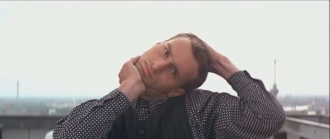 кадр из фильма "Кто я" 1998г