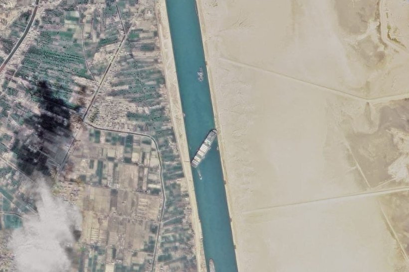 Перекрытый Суэцкий канал, вид сверху