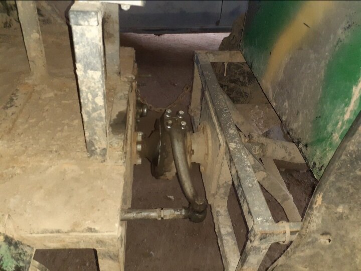 Эти четыре гайки,которые откручивались.