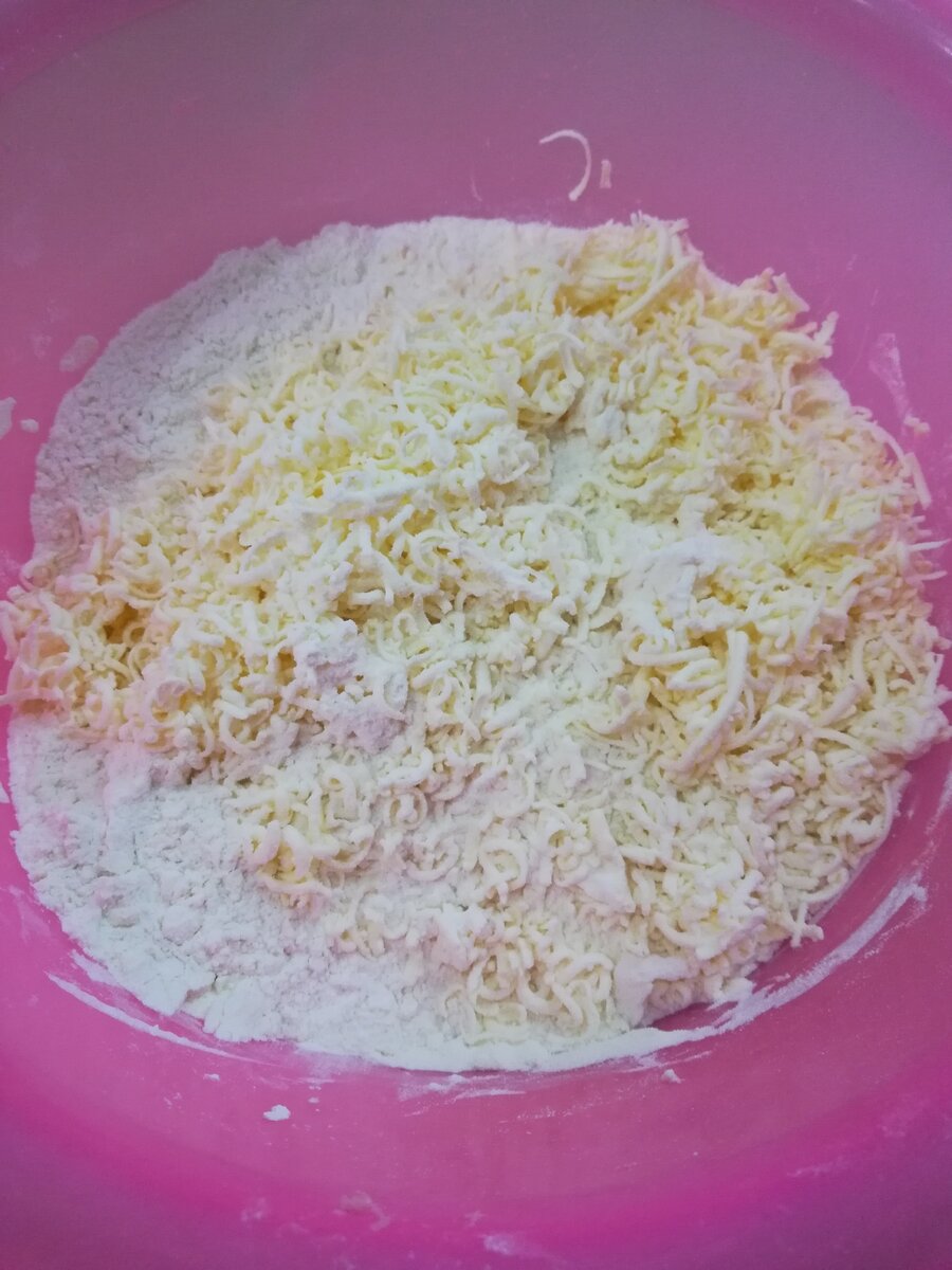 Перетираем муку с маслом