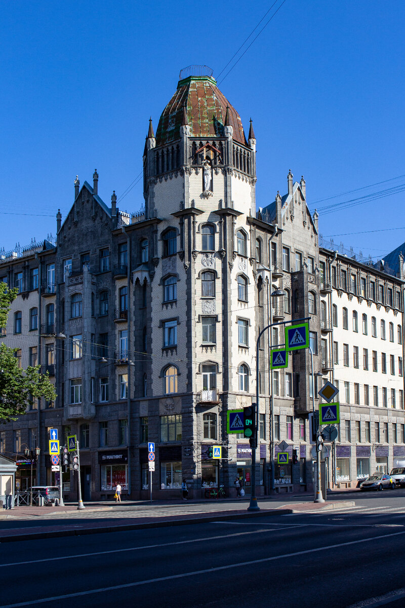 Доходный дом сельскохозяйственного товарищества "Помещик", адрес - Измайловский проспект, 16/30