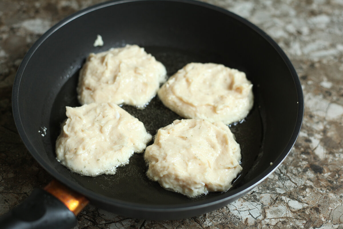 Когда нет времени готовить полноценные пирожки с мясом готовлю их так:  ничего лепить не надо | Я Готовлю... | Дзен