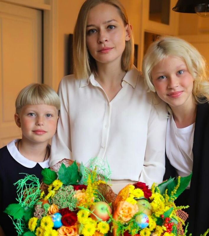 Юлия Пересильд с дочерьми / Фото: Instagram