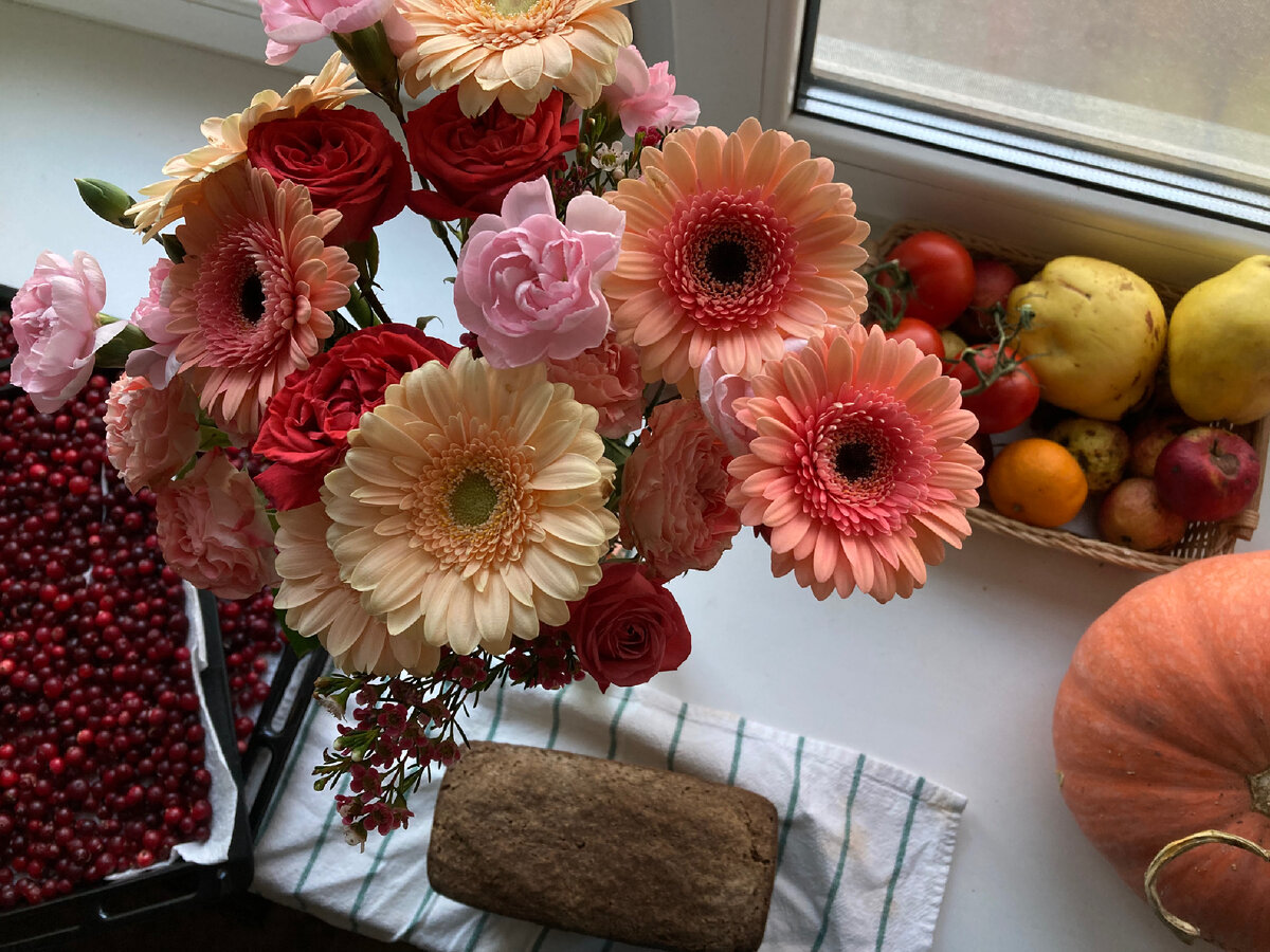 Окно под крышей нашего дома.