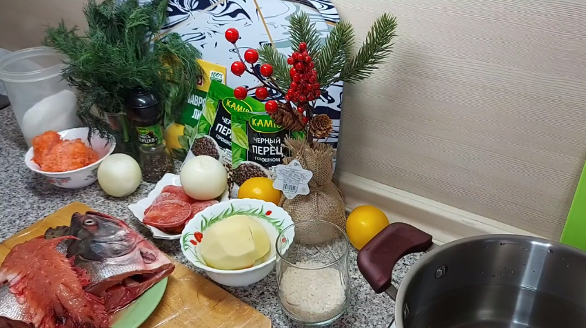Ингредиенты для супа из хвоста и головы горбуши