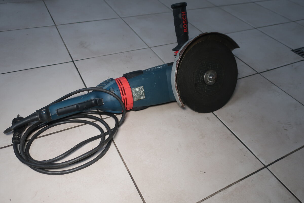 BOSCH GWS 22-230 LVI