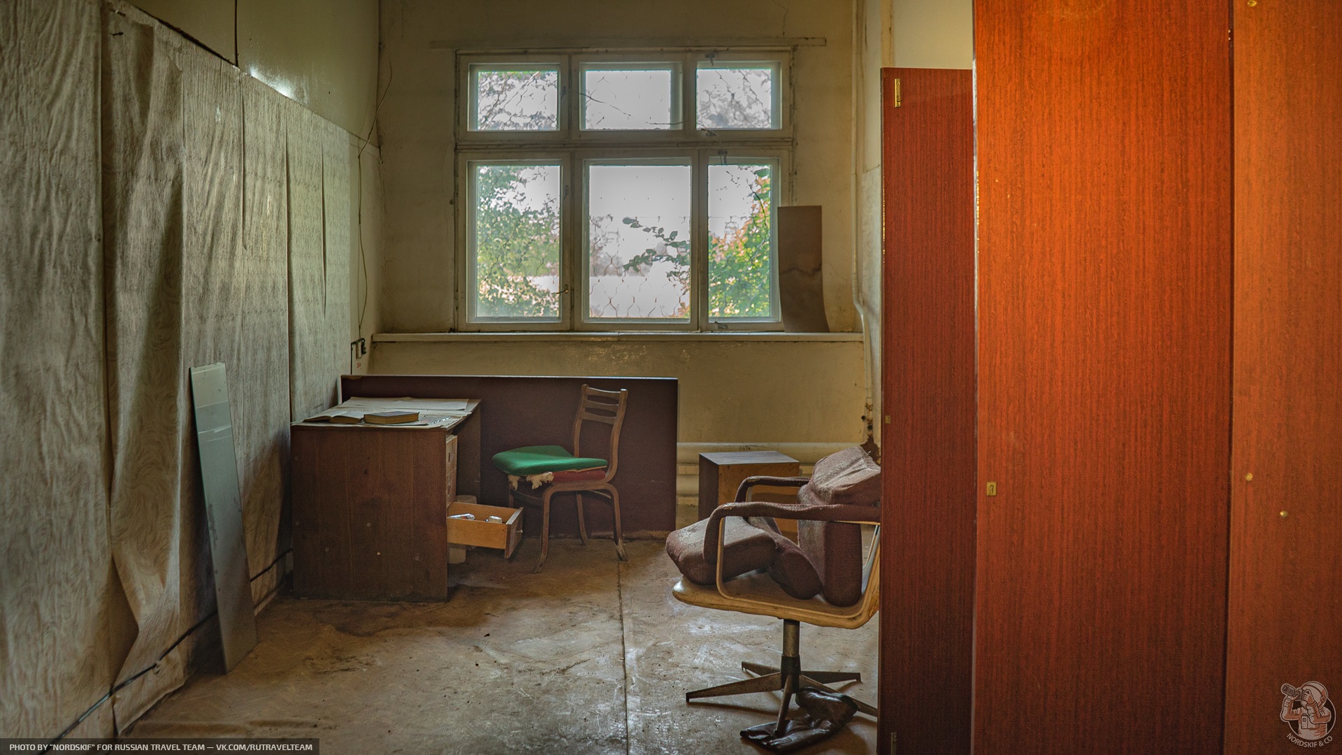 Приехали. Из-за цен на стройматериалы с заброшенных заводов нынче в первую очередь тащат отнюдь не метал...7