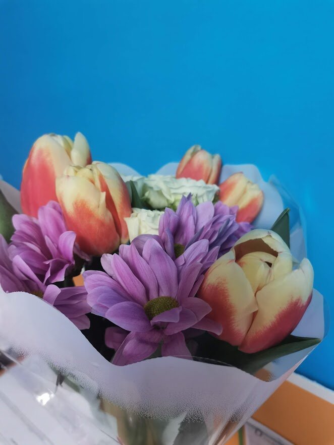 один из многих букетиков, а какая шуршащая там оберточка)))) 