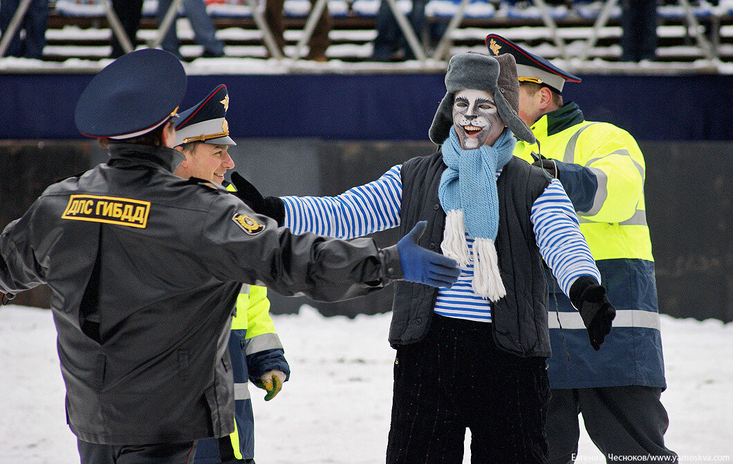 Профессия каскадер для детей доклад. Знаменитые российские каскадеры постановщики трюков. Каскадер на машине. Профессия каскадер. Сэм селезнев ведущий шоу каскадеров.