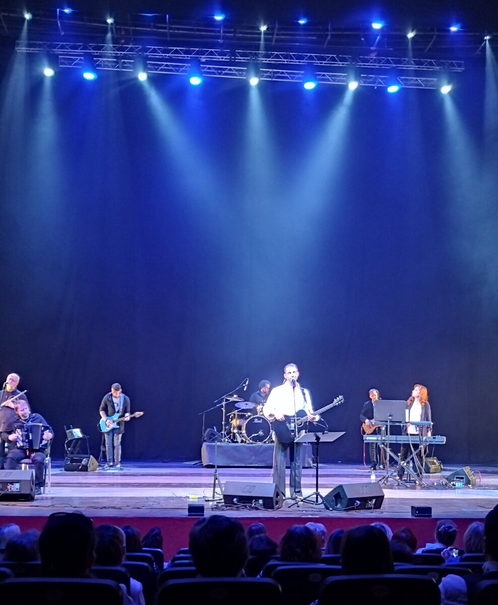 Концерт 18.05.2022 в КЗ "Измайлово". Дмитрий Певцов и "Певцовъ-оркестр". "Музыкальные шедевры советского кинематографа". Фото моë. 