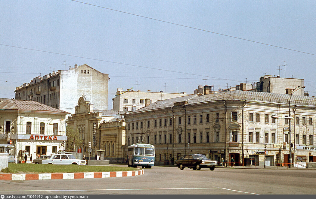 Серпуховская площадь москва