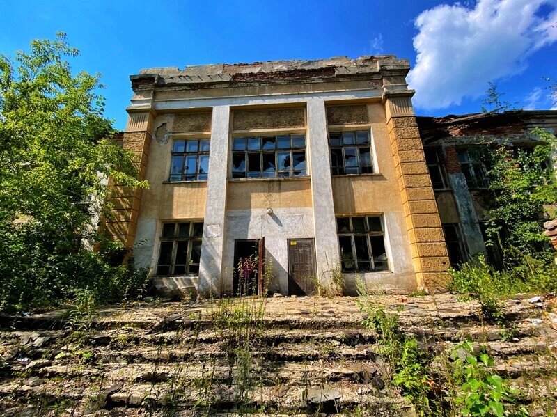 Здание заброшенной школы №4, Карабаш