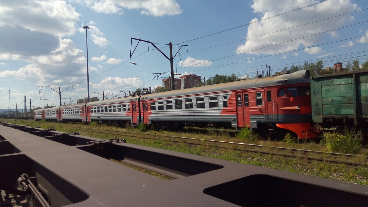 Для многих дачников такие электрички долгое время были основным транспортом