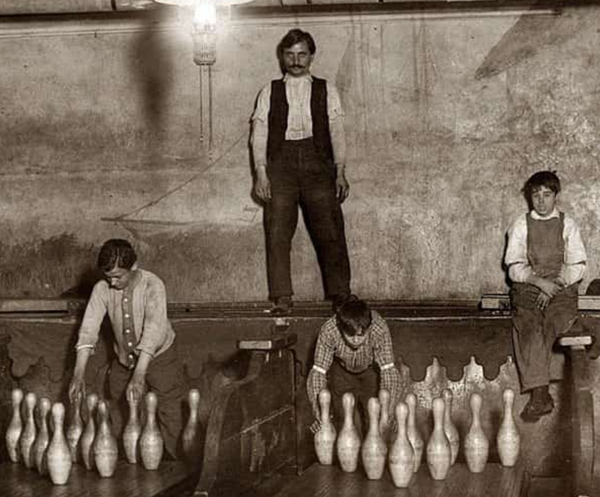 Descoperiți 14 profesii ciudate din istoria omenirii antice