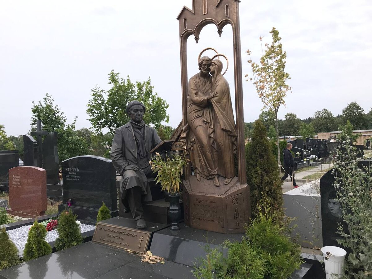 Кто похоронен на троекуровском кладбище из знаменитостей список и фото в москве