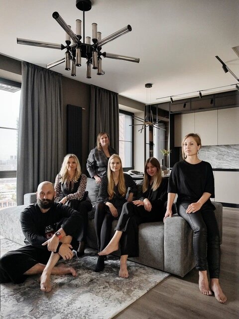 Команда проекта: руководитель студии разумного дизайна iroom-design Сергей Трегубов, дизайнеры Ольга Савченко, Юлия Толпинская, Дарья Занегина, Яна Заврогодняя, Тома Рыбкина.