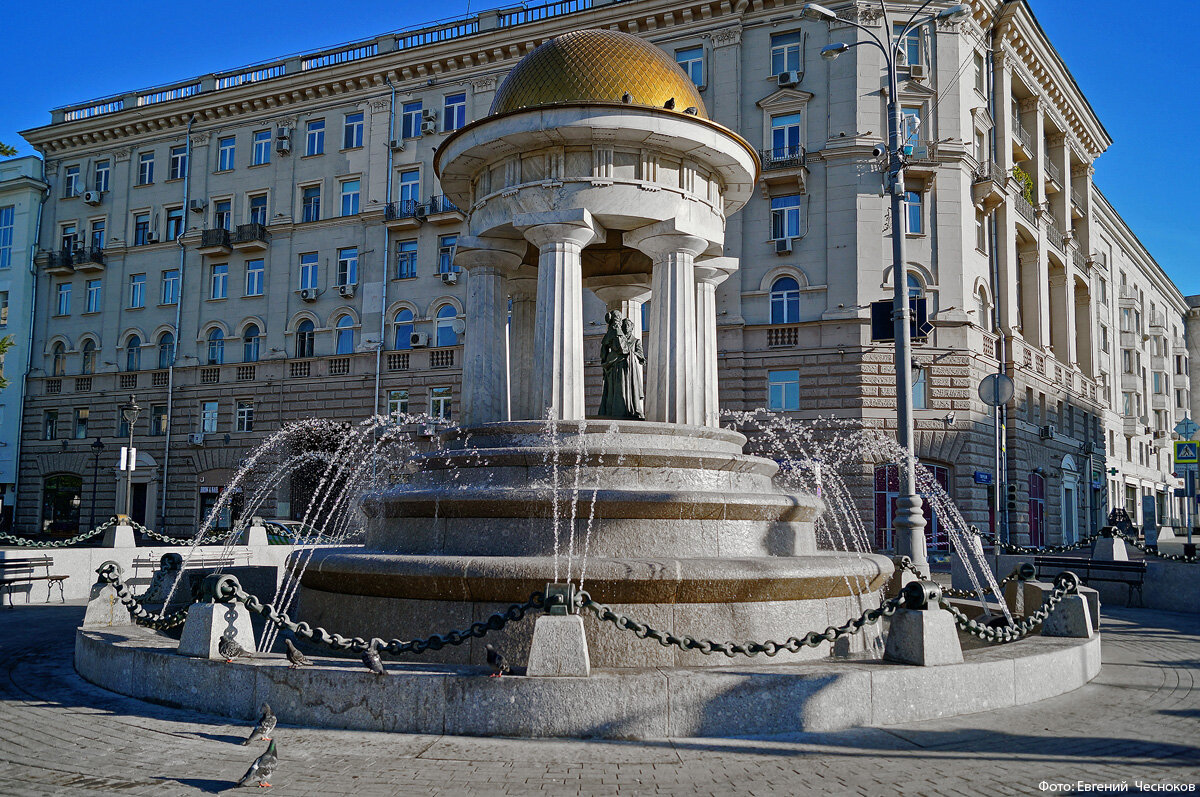 Никитские ворота москва фото