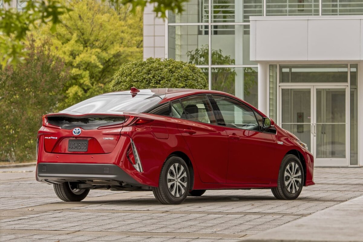 Тойота приус 2024 года. Toyota Prius 2022. Toyota Prius Prime 2022.