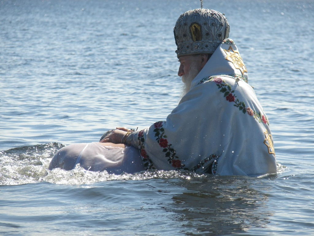 Раньше часто Крещение совершалось в открытых водоемах