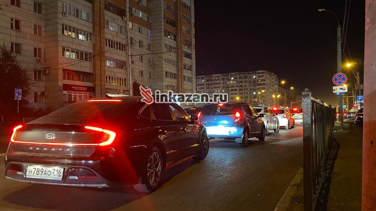     В Казани образовалась длинная пробка на проспекте Ямашева и прилегающих улицах. Об этом сообщил корреспондент Inkazan.